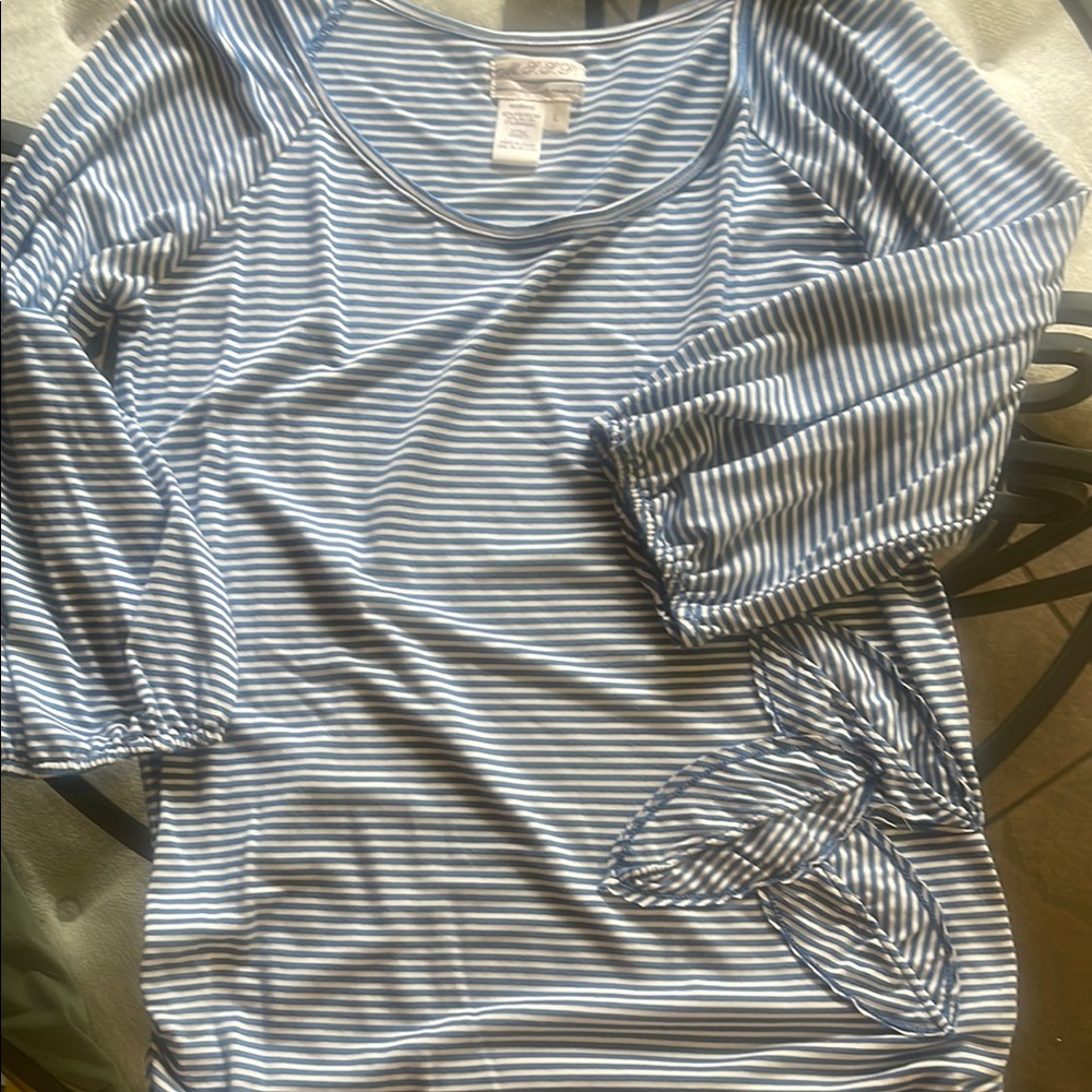 White and Blue Fitted 3/4 Sleeve Blouse